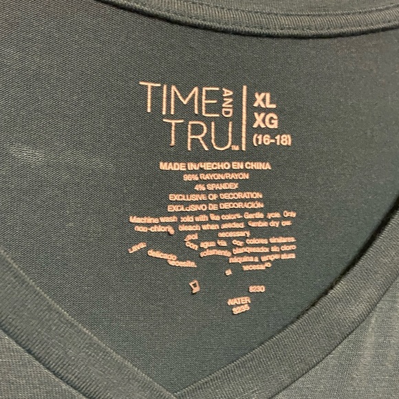 Grey-Green Top Time and Tru - Picture 3 of 4